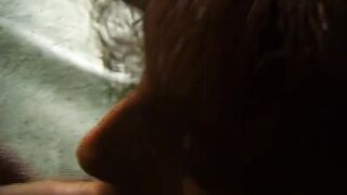 dark haired cougar inside weissen strapsen fickt vor der kamera beim casting