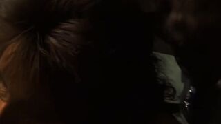 dark haired cougar inside weissen strapsen fickt vor der kamera beim casting