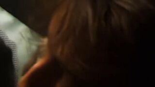 dark haired cougar inside weissen strapsen fickt vor der kamera beim casting