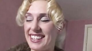 Vulgar blond milf takes it inside her soak vagina