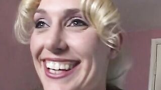 Vulgar blond milf takes it inside her soak vagina