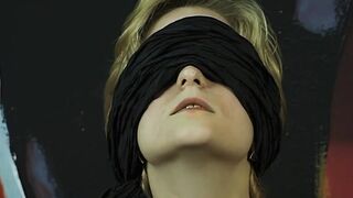 reife dark haired besorgt es junger blondine mit sex toy