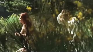 Naked Celebrities - Naked scenes outside