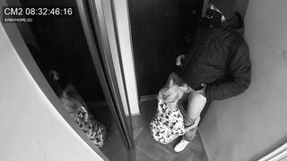 Concealed camera - wifey blown the postman while hubby inside the next door. Euro traditions.