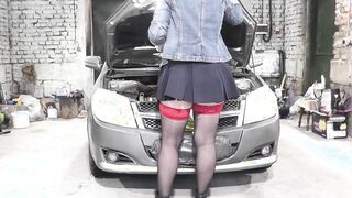 Beauty mom Frina works inside vehicle service. Naked vehicle servise. Nude blonde into vehicle repair shop repairs client auto. No lingerie under skirt. Without bra. Without underwear. Natural hooters. Twat cougar. High heels. Stocking