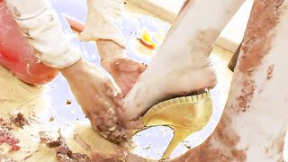 Dirty Foodgames! Lusty milfs stuck cake up their pussys! -4K