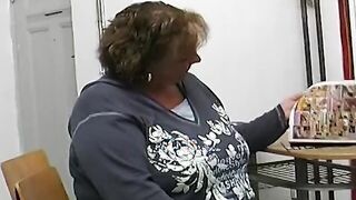 Wild and turned on German BBW dildoing her bald snatch