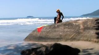 Carol Sampaio and Ane Ferrari have sex on the beach
