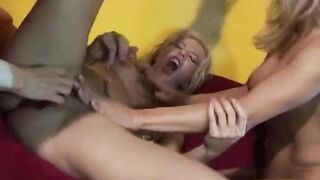 2 young girls spoil MILF with vibrator and tongue