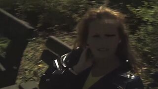 Deutscher Vintage-Porno! Tussi auf der strasse angesprochen, sie geht einfach so mit um sich vor der