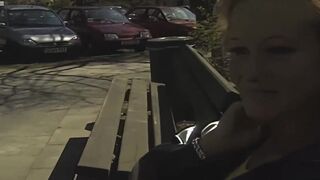 Deutscher Vintage-Porno! Tussi auf der strasse angesprochen, sie geht einfach so mit um sich vor der