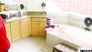 Mofos - African 19 yo Jamie Marleigh getting pounded in the WC