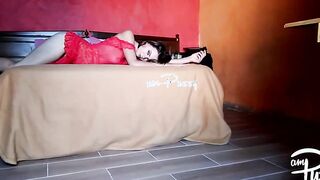 Amateur Hot masturbates on the floor