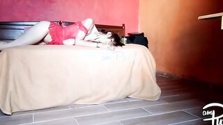 Amateur Hot masturbates on the floor