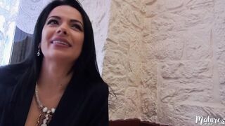 Cosmina, une older Goddess ferait tout pour le plaisir de son mari, même le tromper