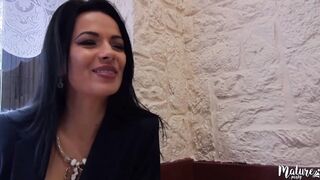 Cosmina, une older Goddess ferait tout pour le plaisir de son mari, même le tromper
