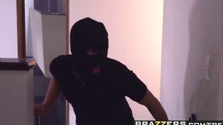 Brazzers - Teen Like It Huge - Tiffany Watson and Jessy Jones -  A Burglar Plowed My Daughter