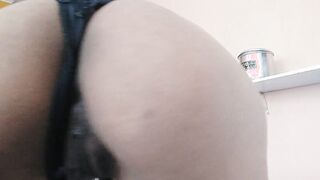 I LOVE HAVING FUN WITH MY SNATCH AS A RED