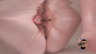 SSMA2E1: MOLLY TAKES US UNDER WATER AND MAKES HERSELF CUM!!