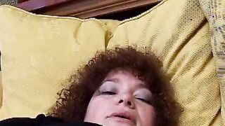 Bolognese housewife masturbates at home with a dildo