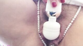 munichgold alone at home .. big labia snatch ... I'm freaky and masturbate at the window