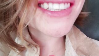 Hot amateur mom posing you by showing her boobs, butt and yummy soak vagina