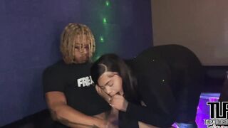 Karaoke bar nailed with BBW Suzy