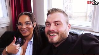 Deutsche Business Milf mit Brille hat Sextreffen mit Fitness Mom