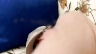 Italian women who loves to masturbate with 2 sex dildos