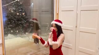 A neighbors brought gifts and fuck herself with a vibrator at the Christmas tree