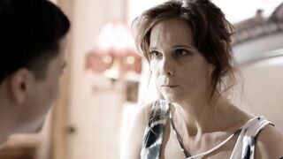 Troubled mom Syren Demer DPed by her two angry teenie yo