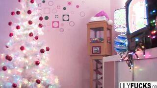 Squirting Christmas moments with Hot Lily