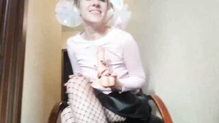 Domination by Your GF - Lady Mia Lipa. Lick my toes, sub. Kiss my butt. Enjoy my snatch. My gift for you is 26 minutes of domination. Happy New Year!