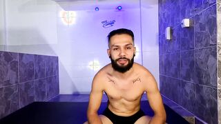 Yenifer Chacon testing new penis for porn
