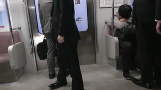 人妻痴漢電車～さわられた五十路母～　鶴川牧子