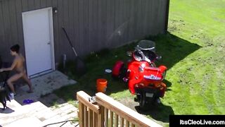 Unabashed Nude Webcammer Its Cleo Fucks Her Tight Asshole Into The Back Yard
