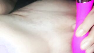 Desperate MILF have to make her juicy cumshot dorgasm