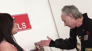Store owner closes shop so that she can have a 3 way