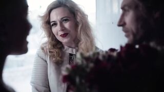 Guy saves mature MILF Siouxsie Q her life and she