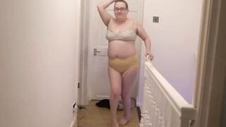 Fiance gets naked nude showing off her huge titted and bum