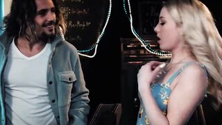 Naive virgin 18 yo year older blond groupie Dixie Lynn fucks solo artist