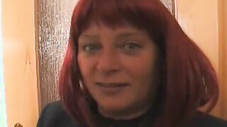 housewife blows vacuum cleaner salesman's nuts empty