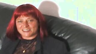 housewife blows vacuum cleaner salesman's nuts empty