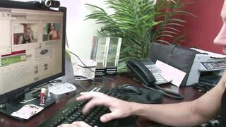 Vanessa Sensual Gets Her Twat Nailed Live Inside A Chat Room