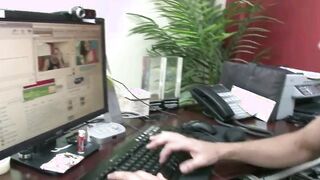Vanessa Sensual Gets Her Twat Nailed Live Inside A Chat Room