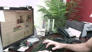 Vanessa Sensual Gets Her Twat Nailed Live Inside A Chat Room