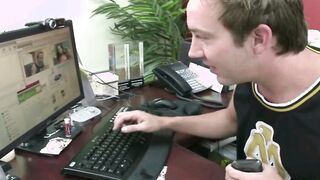 Vanessa Sensual Gets Her Twat Nailed Live Inside A Chat Room