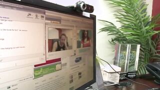 Vanessa Sensual Gets Her Twat Nailed Live Inside A Chat Room