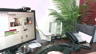 Vanessa Sensual Gets Her Twat Nailed Live Inside A Chat Room