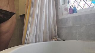 Hot Tub time for Pinky Vagina